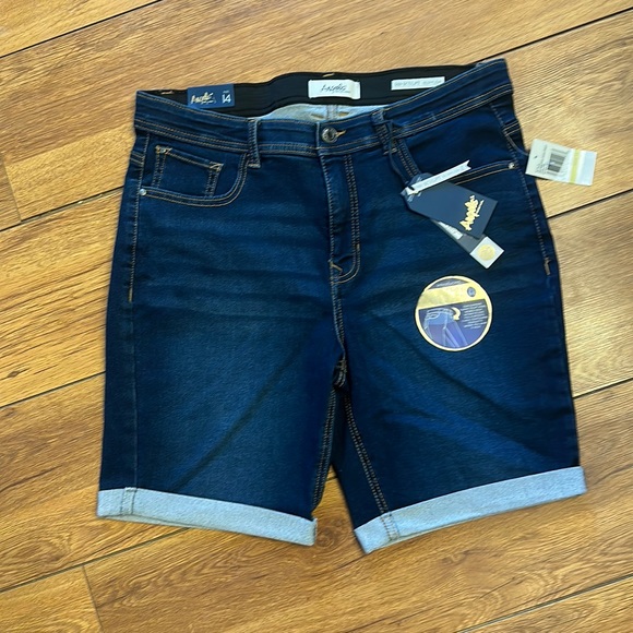 💕Angels tummy control mid length shorts - Picture 1 of 3